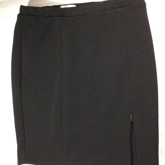 Size: Medium Petites - Black Textured Pencil Skirt w/ Zipper Detail - Picture 1 of 2